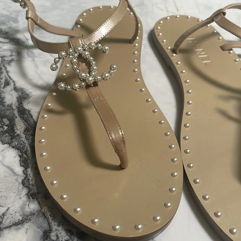 Chanel Nude & White Pearl Thong Flat Sandals🤍